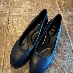 Navy Women's Classic Heel Pumps